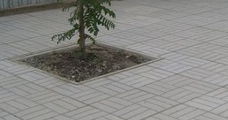 Качественная тротуарная плитка серого цвета в Нижнем Тагиле в октябре