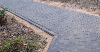Укладка тротуарной плитки на основание в Нижнем Тагиле в октябре
