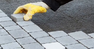 Укладка брусчатки в Нижнем Тагиле - цена от 833 руб. за м2 | ТротуарнаяПлитка