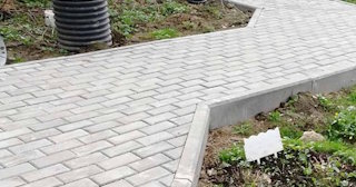 Профессиональная укладка брусчатки в Нижнем Тагиле в октябре