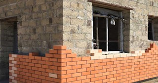 Профессиональная облицовка цоколя дома в Нижнем Тагиле в октябре