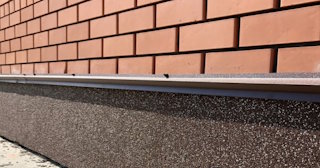Облицовка цоколя керамогранитом в Нижнем Тагиле в октябре