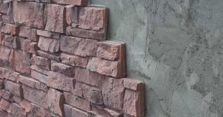 Качественная отделка цоколя фундамента снаружи в Нижнем Тагиле в октябре